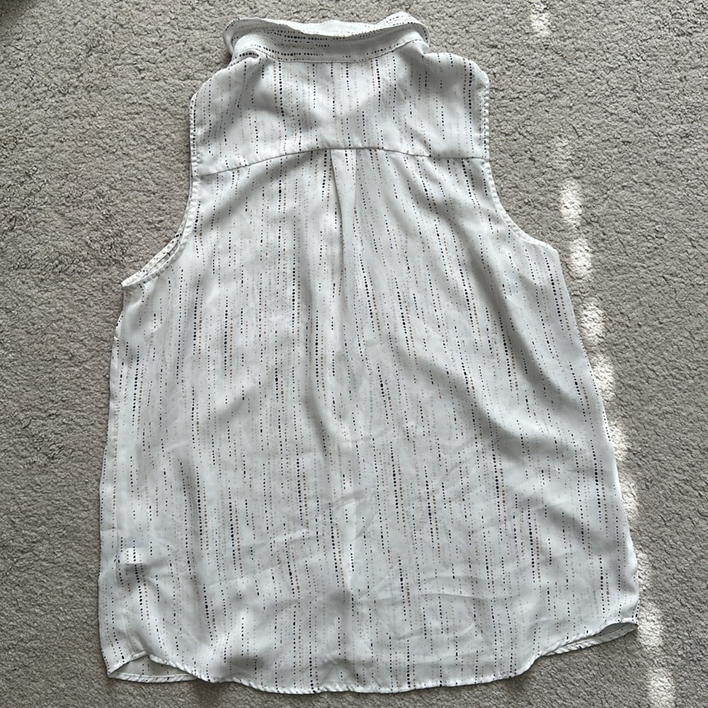 Sleeveless button down - Picture 6 of 6